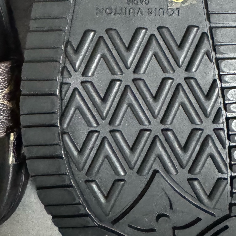 Louis Vuitton Black and Brown Monogram Slides - Picture 5 of 5